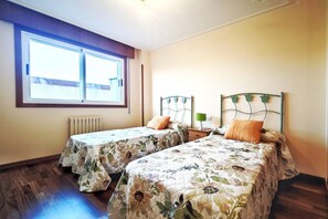 3 Schlafzimmer, Bügeleisen/Bügelbrett, Reisekinderbett, WLAN