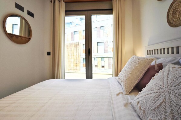 1 chambre, fer et planche à repasser, lit de bébé portatif, Wi-Fi