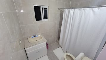 提供毛巾、番梘、廁紙