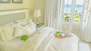 3 habitaciones, escritorio y espacio para trabajar con laptop 