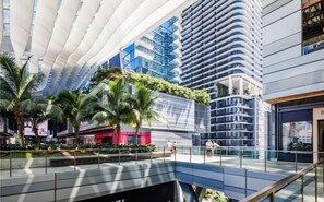 Property grounds - Resort Style Luxury Living in Doral, Miami (Doral)