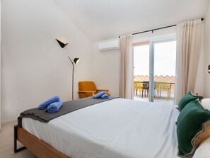 3 bedrooms, iron/ironing board, travel crib, free WiFi