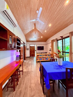 Dining - Spacious private home on the outskirts of Puerto Jimenez with WiFi, AC & garden (Puerto Jimenez)