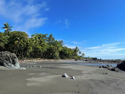 Spacious private home on the outskirts of Puerto Jimenez with WiFi, AC & garden