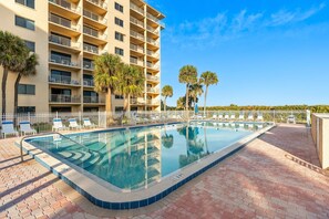 A heated pool - Charming Oceanfront Condo with Breathtaking Views, Shuffleboard & Heated Pool! 🌊 (Cape Canaveral)