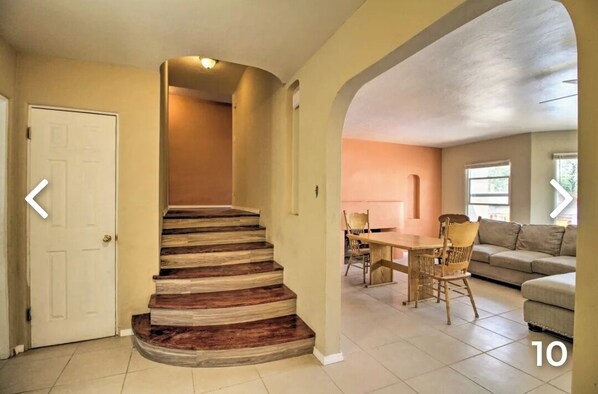 Interior - Spacious 4-bedroom, 2 Bath house in Albuquerque w/WiFi, AC, BBQ, and firepit. (Albuquerque)