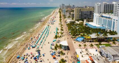 Heated Pool + Pergola + Bar | DT 5 mins | 1000Mbps