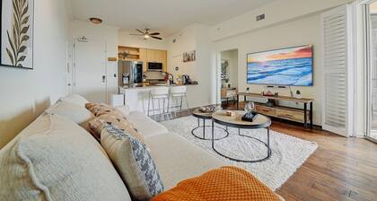 Ocean View Oasis next to Beach and Convention Center with free parking