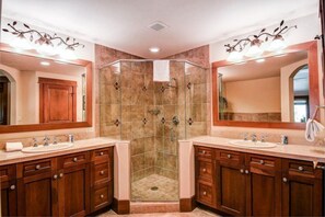 Exterior - 4 Bedroom Condo (Keystone)