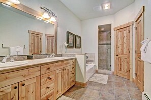 Exterior - 3 Bedroom Townhome (Breckenridge)