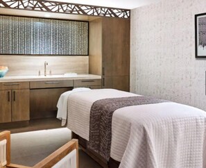 Exterior - Guest Room - 1 King (Vail)