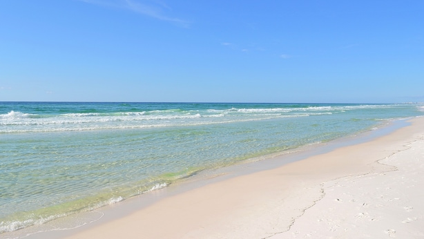 A beach with clear water and a sandy shore. - Beachside II 4261 (Miramar Beach)