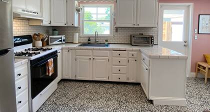 Charming 2-bedroom historic bungalow - Downtown SLO