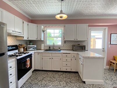 Charming 2-bedroom historic bungalow - Downtown SLO