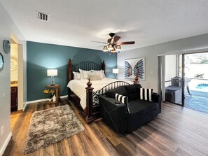 3 bedrooms, iron/ironing board, WiFi, bed sheets - Welcome to Dreamland: Over 1 acre of Private living, lodging & celebrations!! (Apopka)