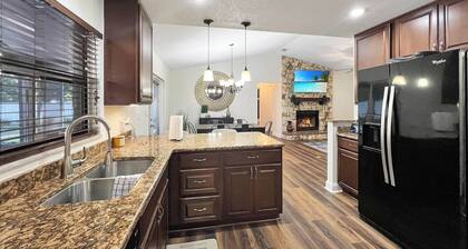 Welcome To Dreamland Over 1 acre of private living