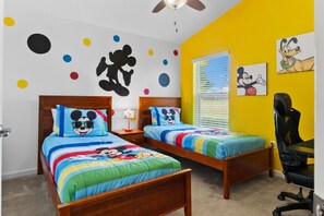 4 bedrooms, iron/ironing board, WiFi, bed sheets
