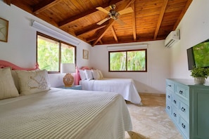 3 bedrooms, iron/ironing board, WiFi, bed sheets