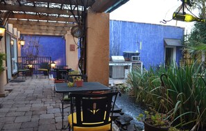 Courtyard - Milos Inn (Boulder City)