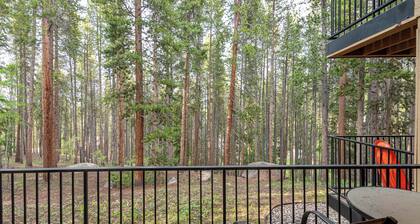Beaver Village 1712 - Ideal Location, 2 Queens + 2 Twins, Pool, Hot Tubs, Clubhouse