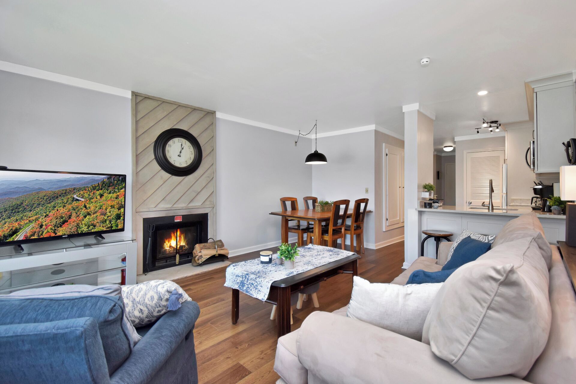 2 Bed, 2 Bath | Unit 1110 | Pool & Hot Tub!