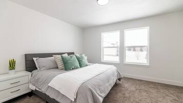 6 bedrooms, travel crib, WiFi, bed sheets