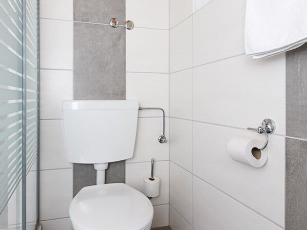 Unclassified image, 1 of 11, button - Apartment 01 - Von-eucken-weg 21 (Neuharlingersiel)