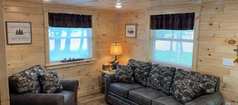 MAPLE COTTAGE - Lakefront on Thayer Lake in Alden with WiFi, AC