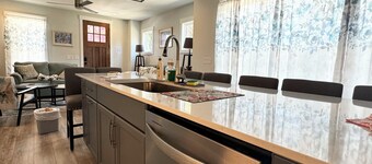 Built in 2024: 2100SF, 4-BR, 4-full-BA pet-friendly house in marvelous Apex