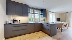 Fridge, oven, stovetop, coffee/tea maker