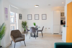 Apartment | Dining - Salford City Heaven - Modern 2 Bedroom Apartment (Salford)