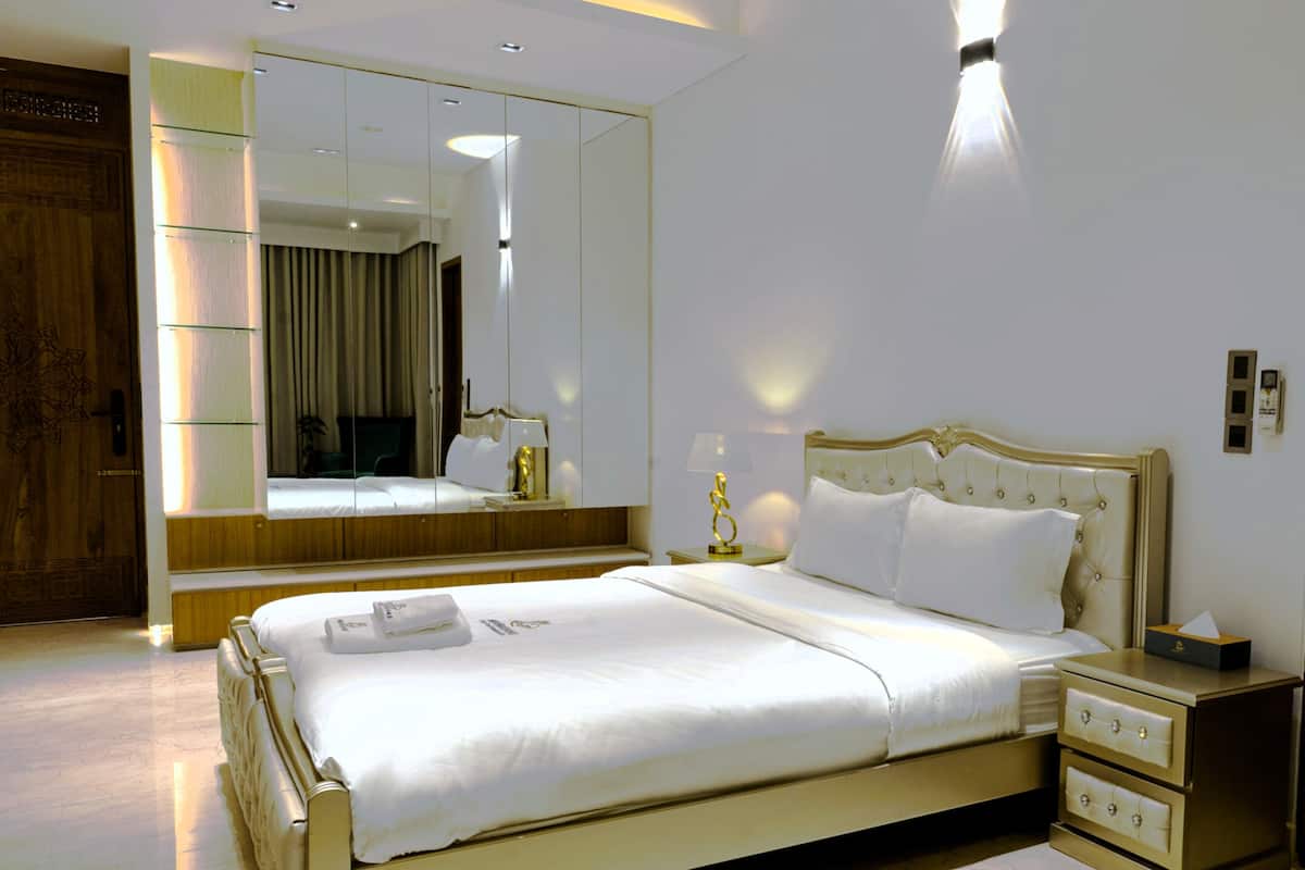 Deluxe Room, City View