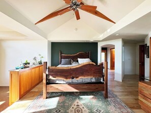 4 soverom, skrivebord, strykejern/-brett og wi-fi (inkludert)