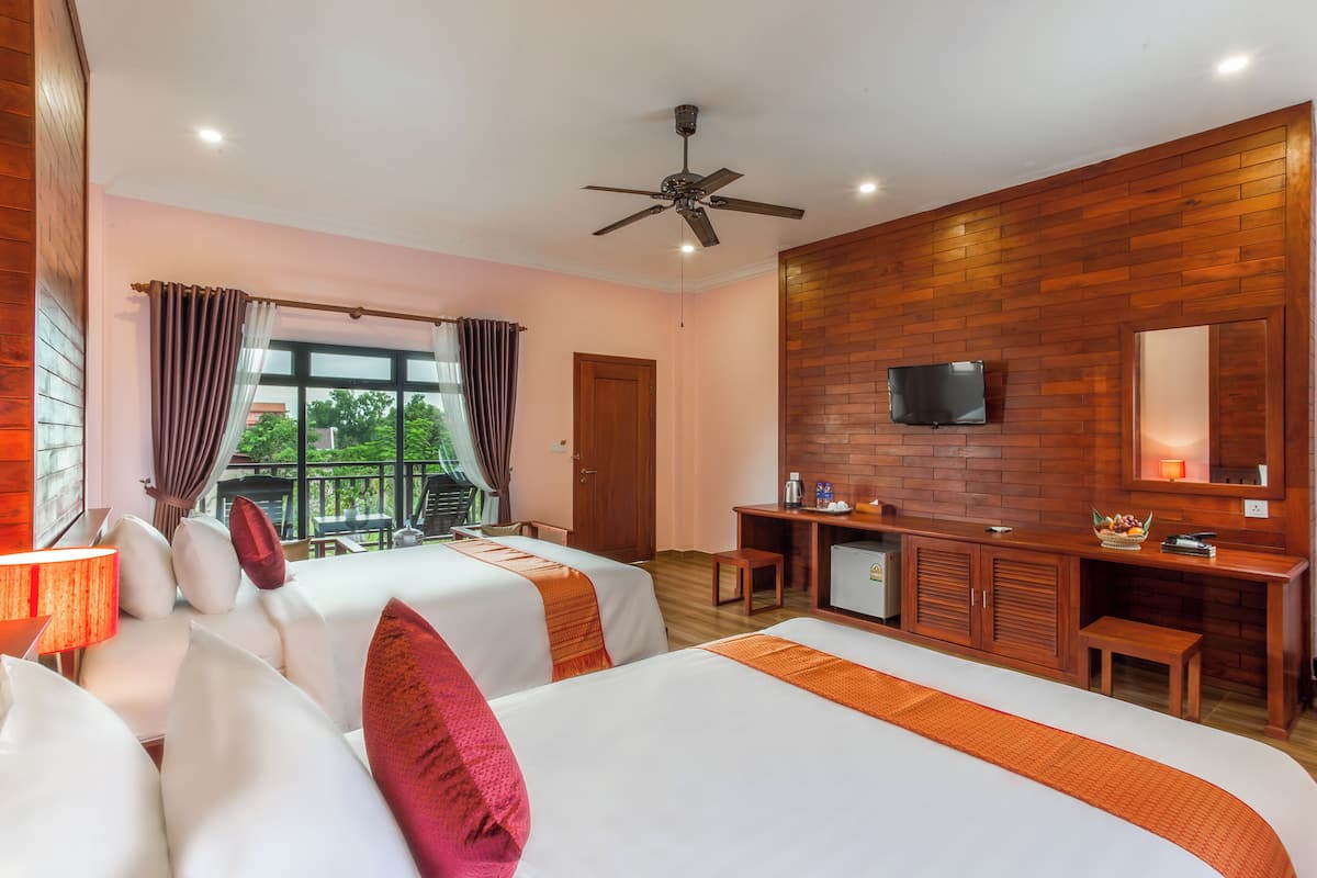 Quarto triplo luxo | 2 quartos, cofres nos quartos, escrivaninha