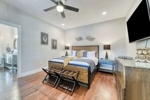 7 habitaciones, tabla de planchar con plancha y cuna de viaje 