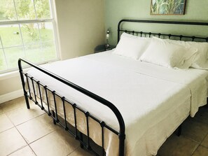 2 bedrooms, in-room safe, iron/ironing board, free WiFi