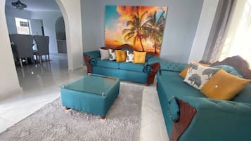 Apartment, 4 Bedrooms, Balcony, City View | Living room