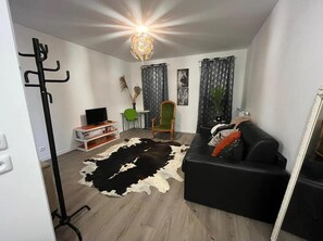 Living area - COSY STUDIO 5KM FROM PARIS _ NEW (Noisy-le-Sec)