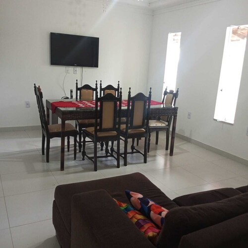 House in a rural area, 3 km away from BR 116 and 7 km away from the city center.