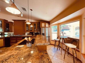 Micro-ondes, four, plaque de cuisson, lave-vaisselle