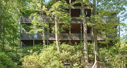 Luxe lodge-Sleeps 12-Close to Resort-Amenity Access