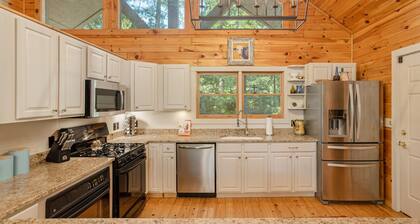 Luxe lodge-Sleeps 12-Close to Resort-Amenity Access