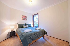 5 bedrooms, iron/ironing board, WiFi, bed sheets - Cameron Glen - Rural Entertainer (Dubbo)