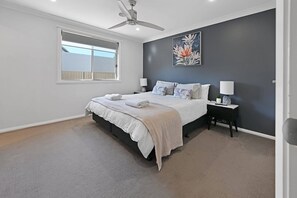 6 soveværelser, skrivebord, strygejern/strygebræt, weekendseng