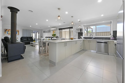Ophir. Six-Bedroom Entertainer. Bathurst