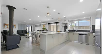 Ophir. Six-Bedroom Entertainer. Bathurst