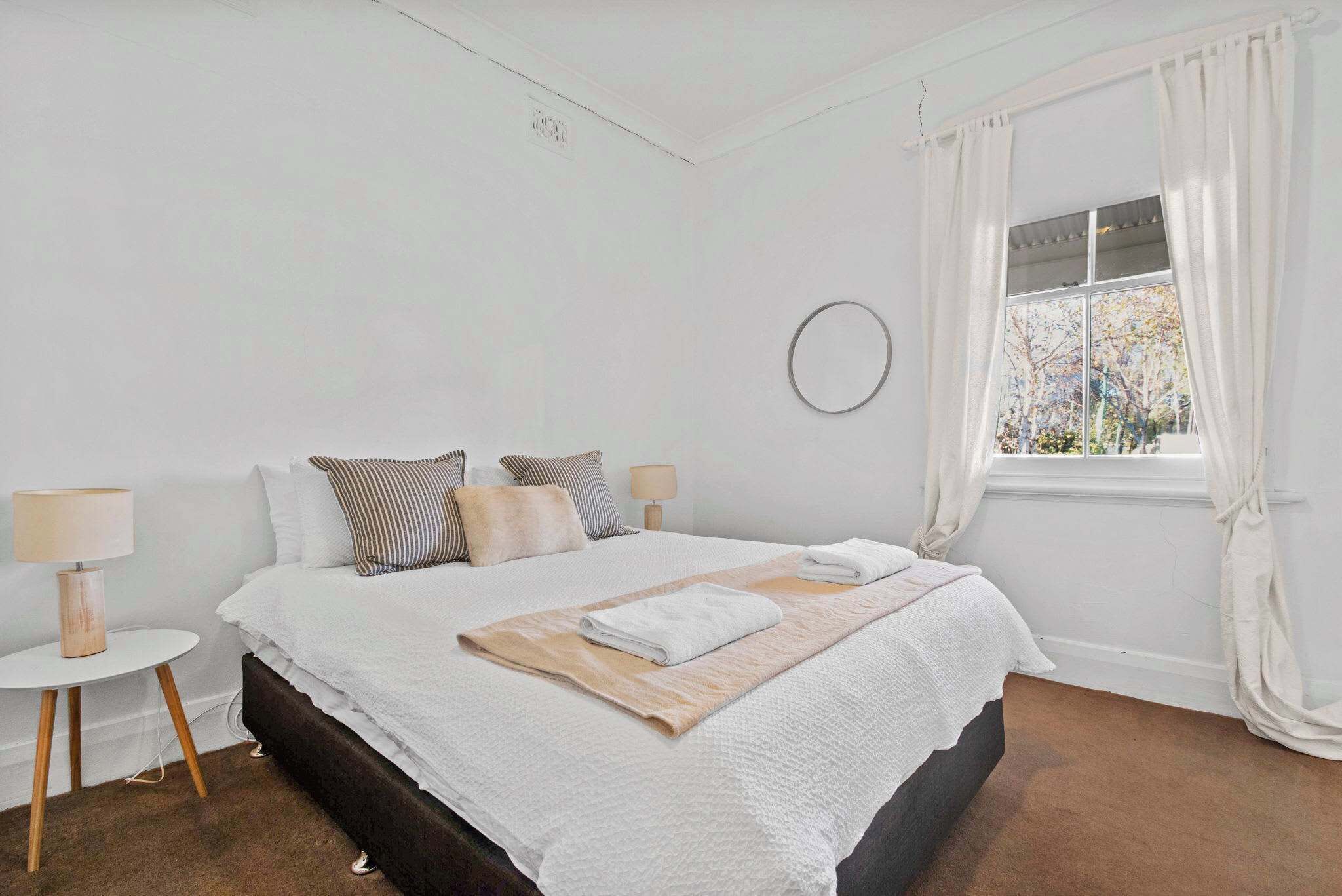 3 bedrooms, desk, iron/ironing board, travel crib