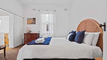 3 bedrooms, desk, iron/ironing board, travel crib