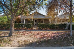 Exterior - The Birch House - Stroll to CBD, Firepit (Wagga Wagga)