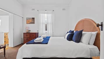 3 bedrooms, desk, iron/ironing board, travel crib